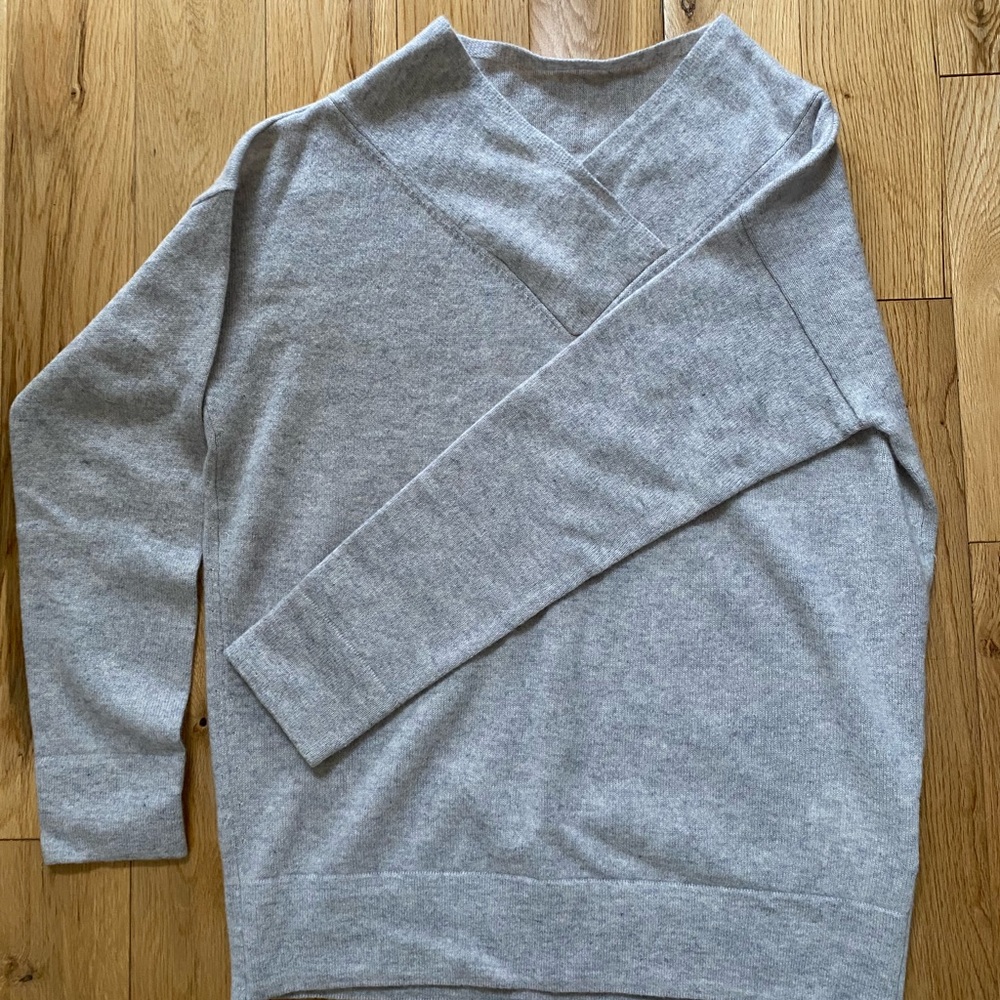 Club Monaco 100% cashmere sweater